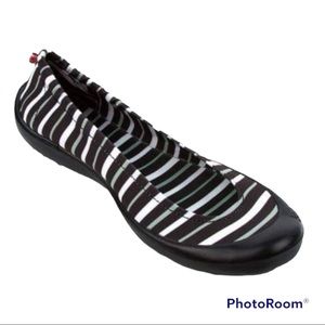 LUV Dream Flats - Peace Stripe (Black)